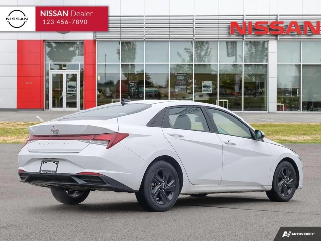 Hyundai Elantra  2022