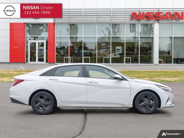 Hyundai Elantra  2022