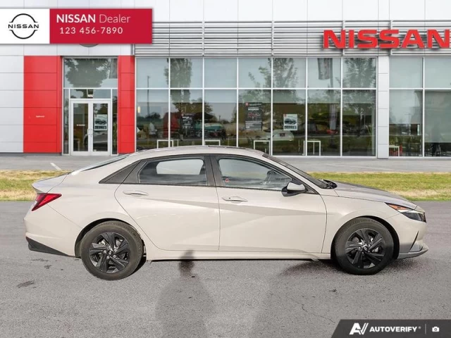 Hyundai Elantra  2022