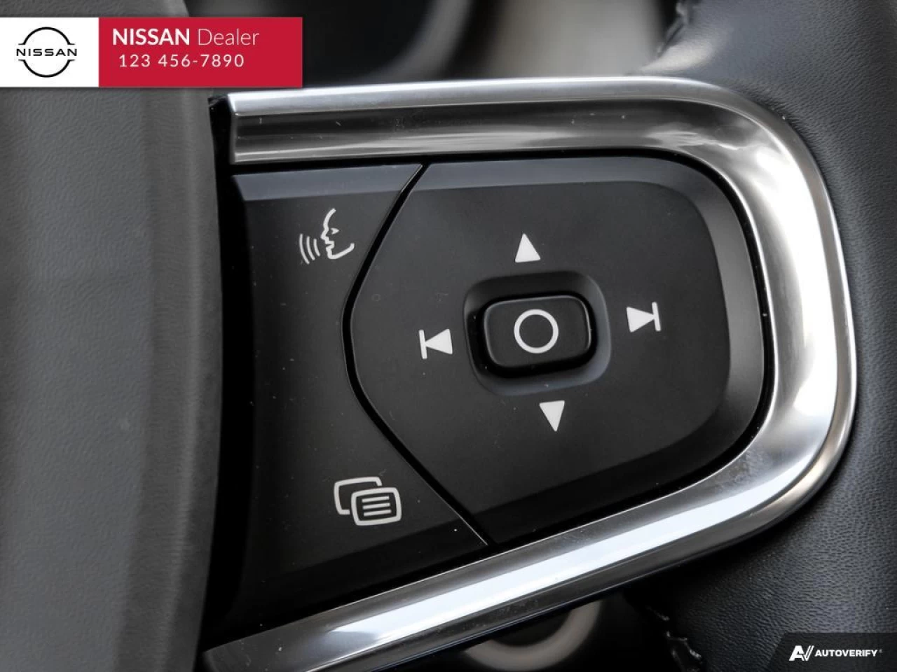 2022 Volvo XC40 T5 Inscription Main Image