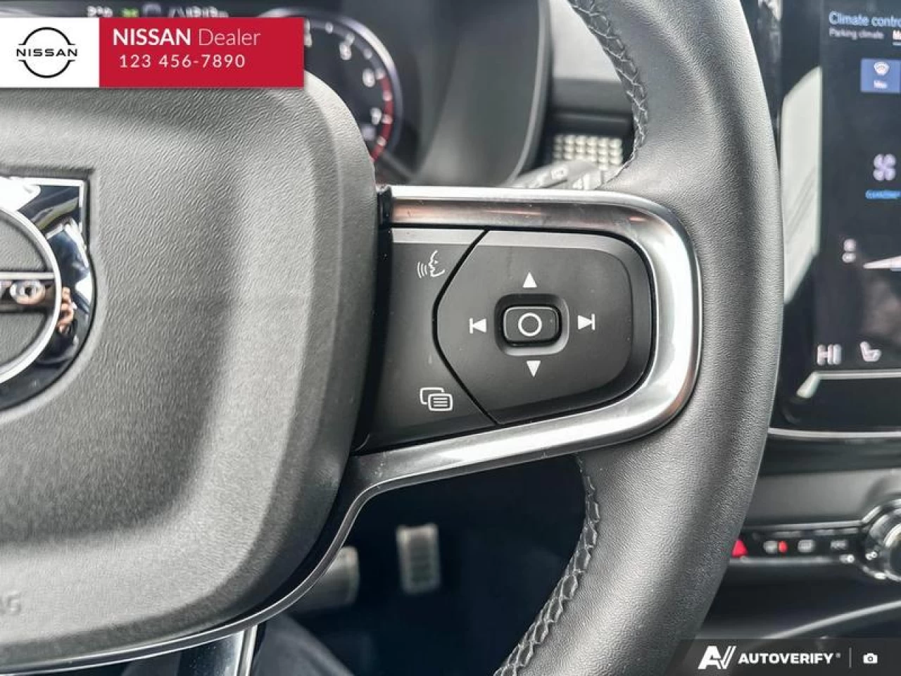 2022 Volvo XC40 T5 Inscription Main Image