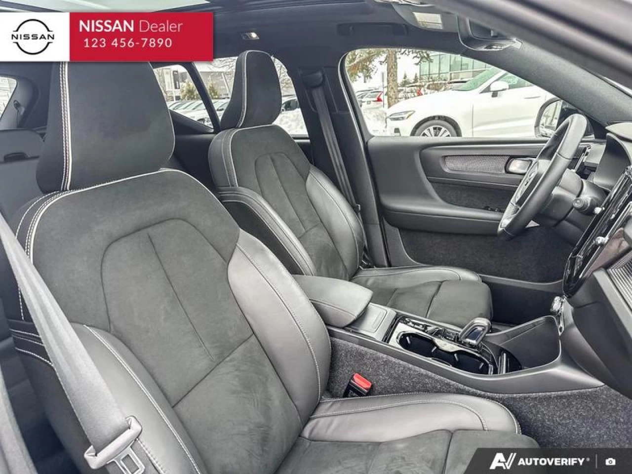 2022 Volvo XC40 T5 Inscription Main Image