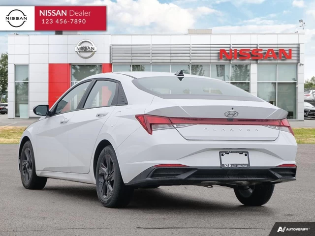 Hyundai Elantra  2022