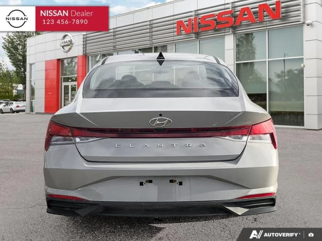 Hyundai Elantra  2022