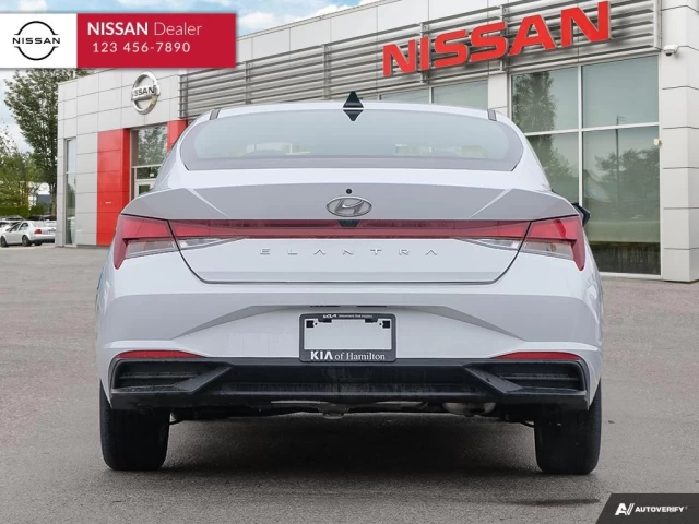 Hyundai Elantra  2022