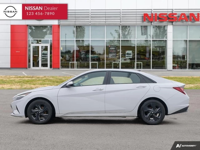 Hyundai Elantra  2022